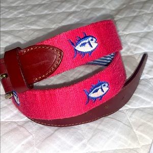 Southern Tide red woven fish belt